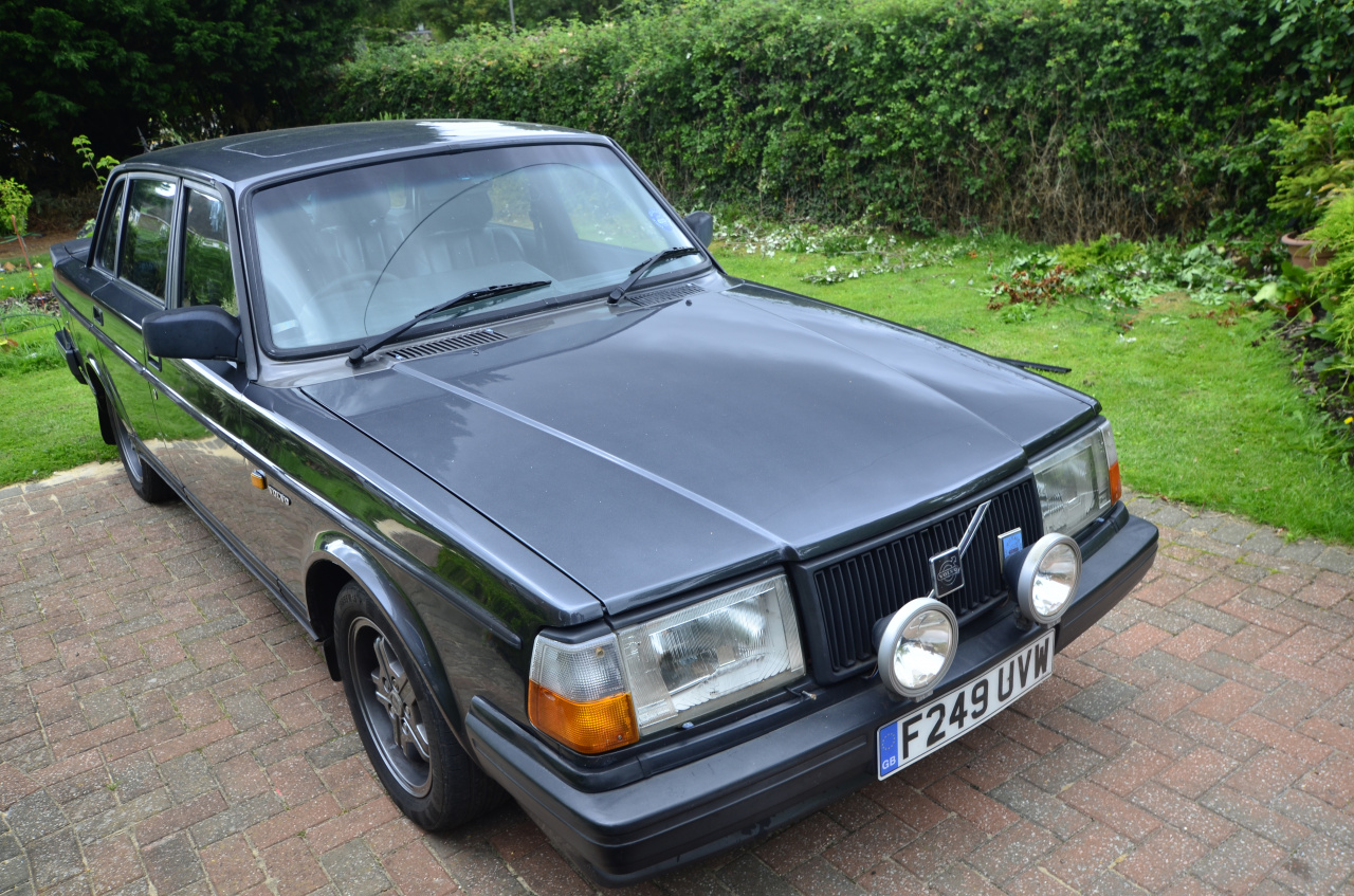 Keywords: Volvo;240;240GLT;restoration